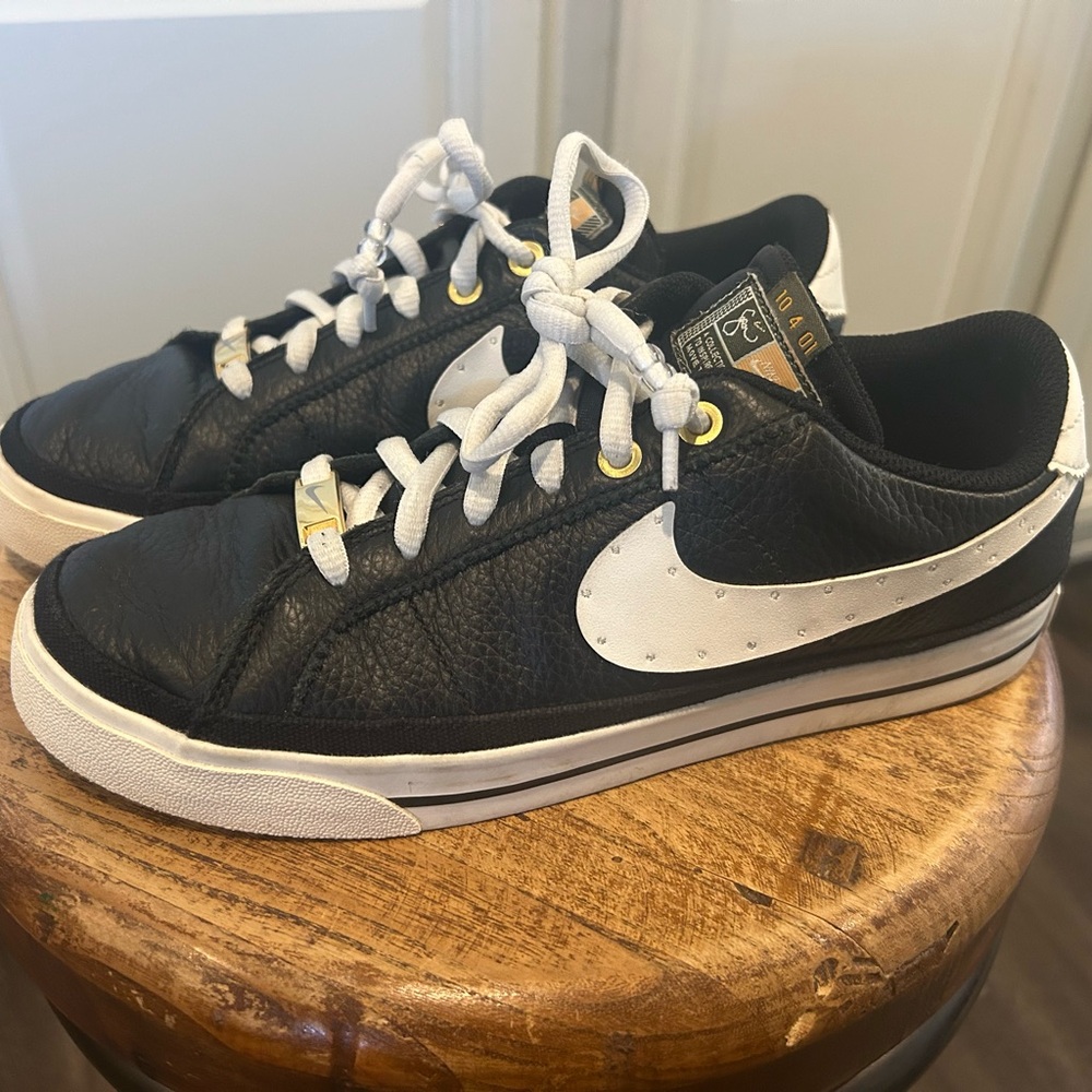Nike Black and White Sneakers 10 4 01